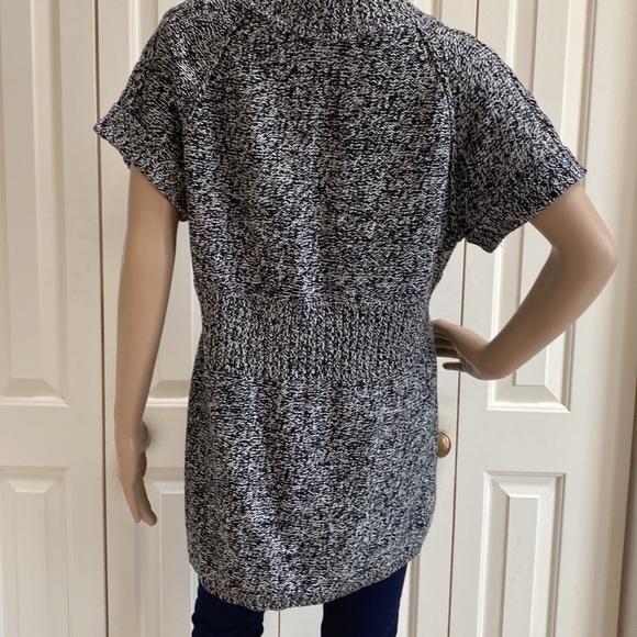 Kenneth Cole Reaction Womens L Short Sleeve Cardigan. Black and White Knit. - Picture 5 of 9